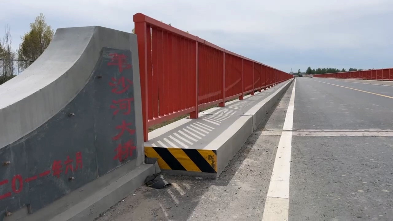 五常葦沙河大橋，應用我公司混凝土修復料與聚合砼力增強劑，進行橋梁人行道修補
